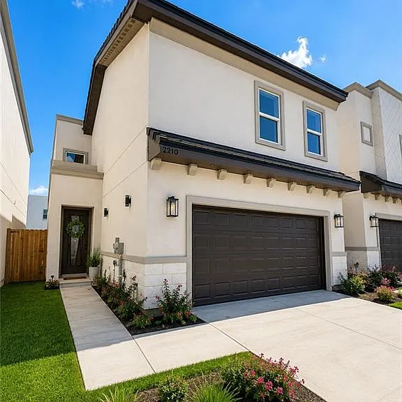 2210 Corales St — Photo 1