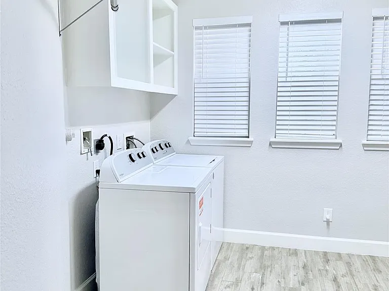 5711 Silver Bay Ct — Photo 31