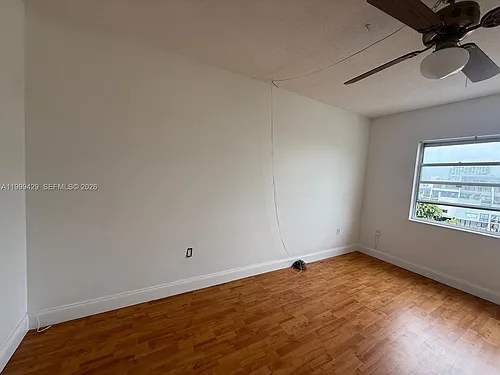 400 Kings Point Dr #527 Photo 1
