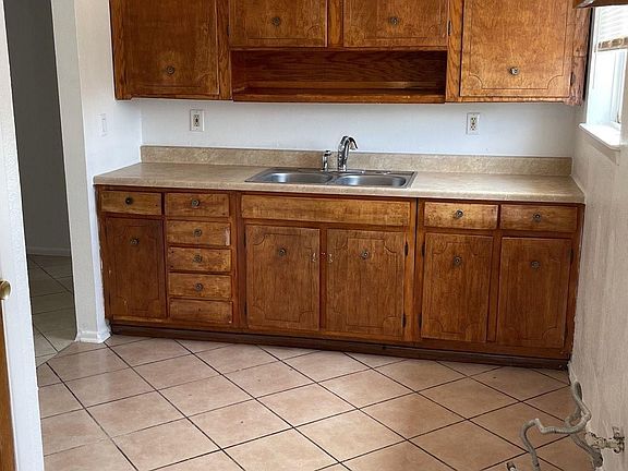 3rd image of 5104 Debeers Dr