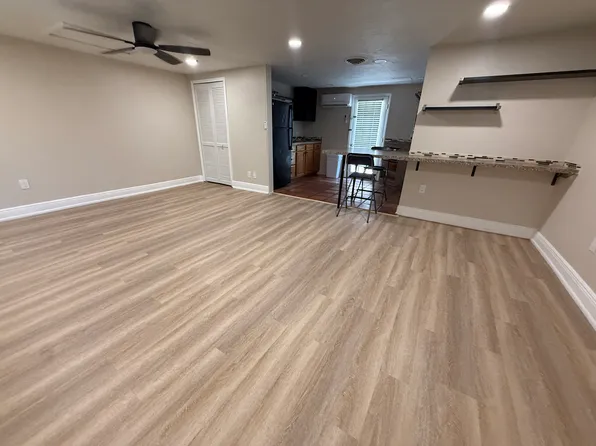 140 W Green St #B, Englewood, FL 34223