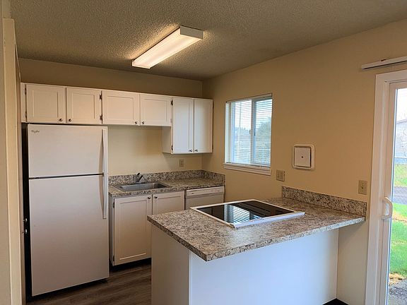 2nd image of 9511 SE 73rd Ave APT 1