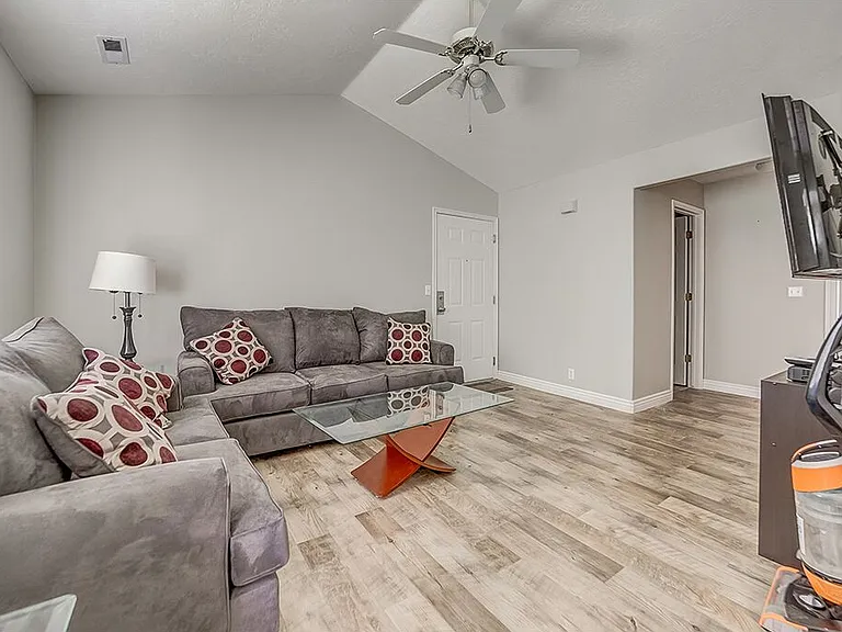 752 E 560 N #303 — Photo 2