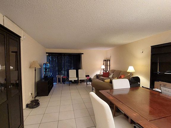 5th image of 430 Commodore Dr APT 212