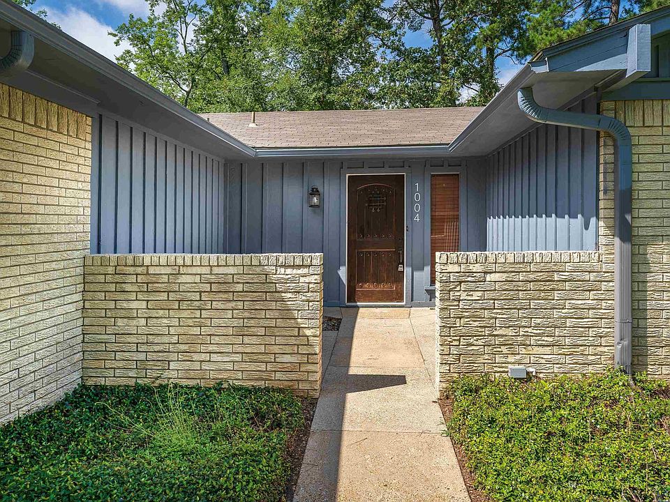 1st image of 1004 Akin Dr