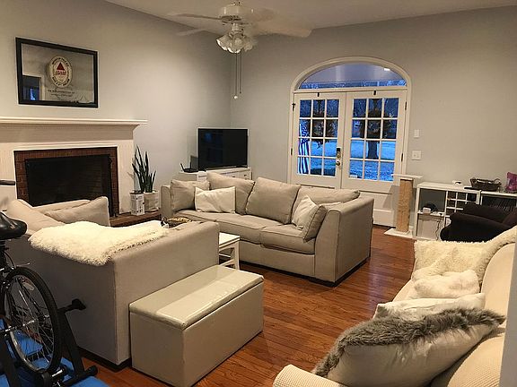 5th image of 108 Wisteria Dr
