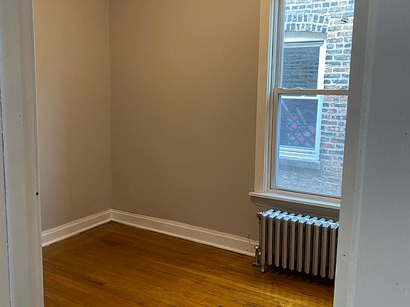 3rd image of 4431 N Sawyer Ave #2
