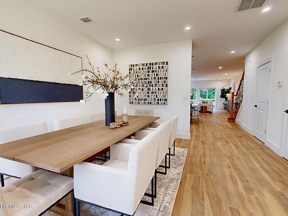 4th image of 12 Harris Ln