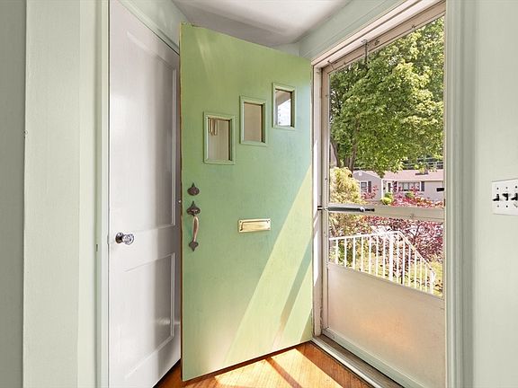 3rd image of 34 Copeland St