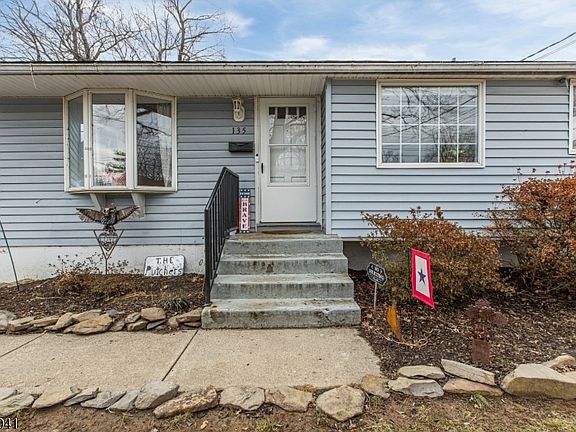 4th image of 135 Riverview Rd