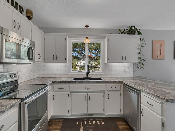 5th image of 920 5th Ave E