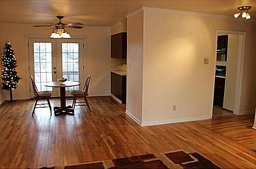 4th image of 1527 S Brookhollow Dr