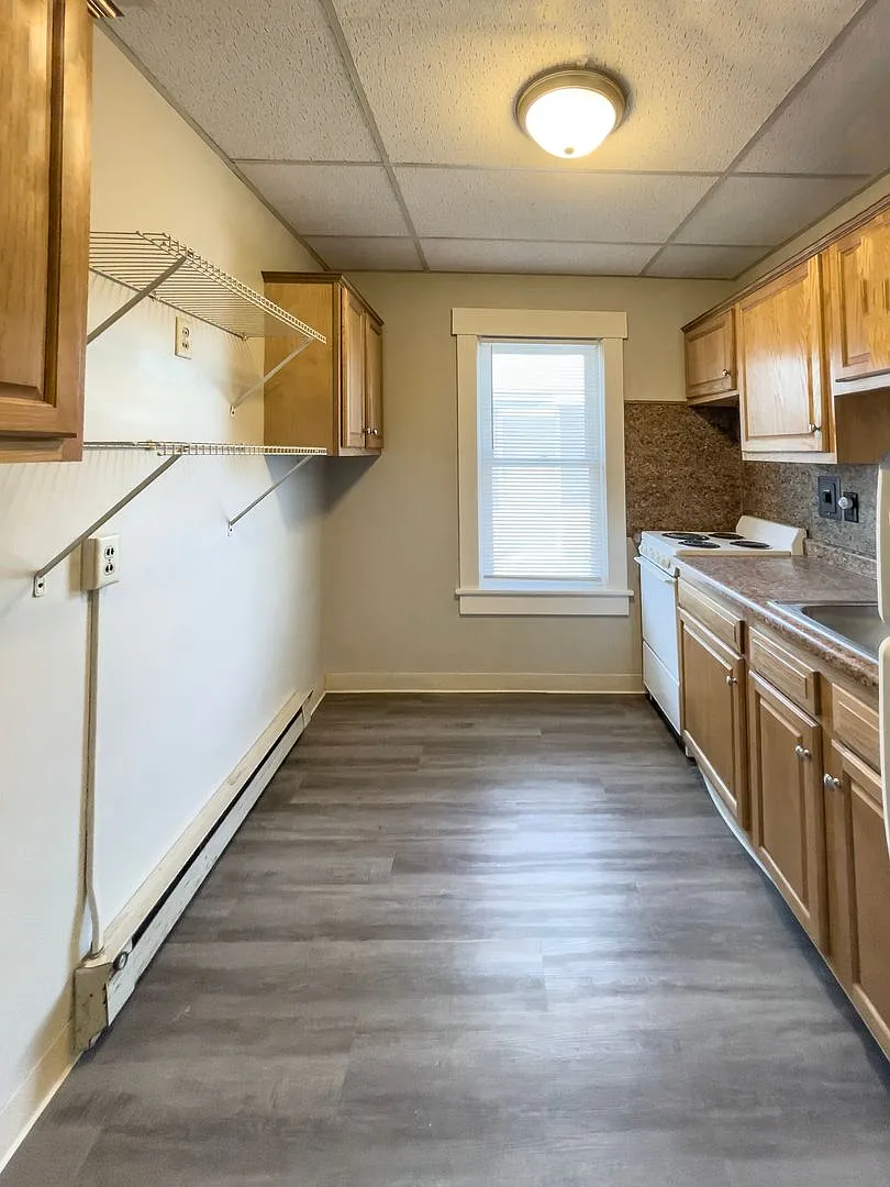 1 Bedroom, 1 Bathroom Close to Ball State's Campus! New Flooring! — Photo 2