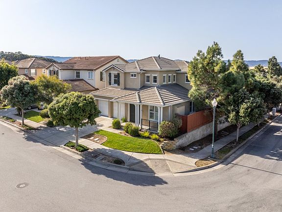 2nd image of 4750 Sea Crest Dr