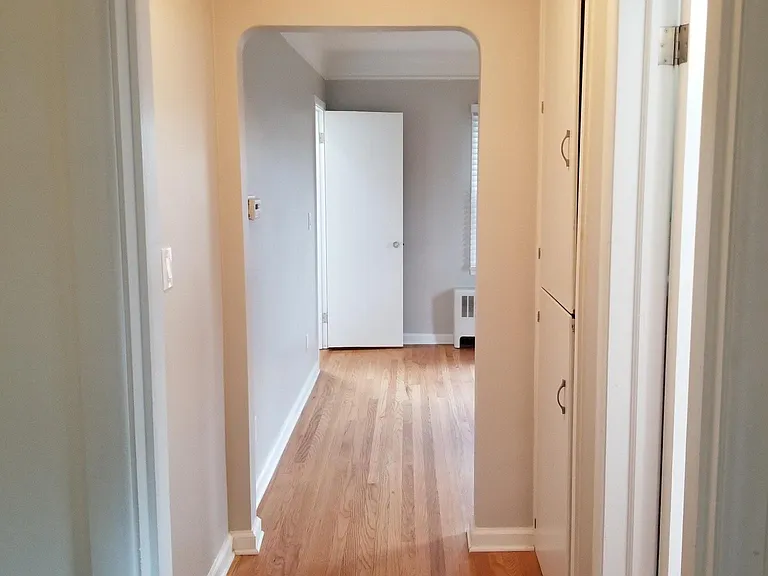 324 E 3rd St #3 — Photo 19