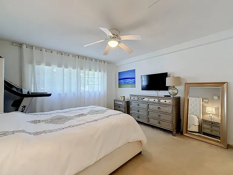 2121 NE 68th St #109 — Photo 35