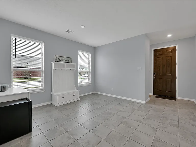 1127 Littleton Ct — Photo 7