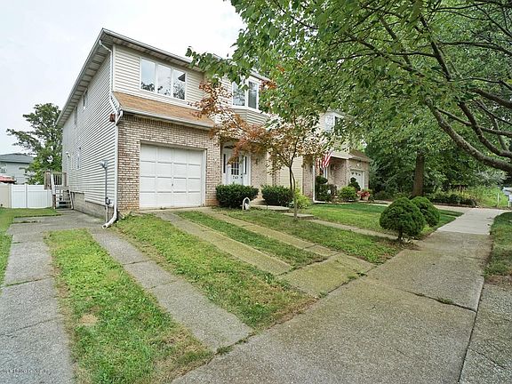 4th image of 749 Maguire Ave