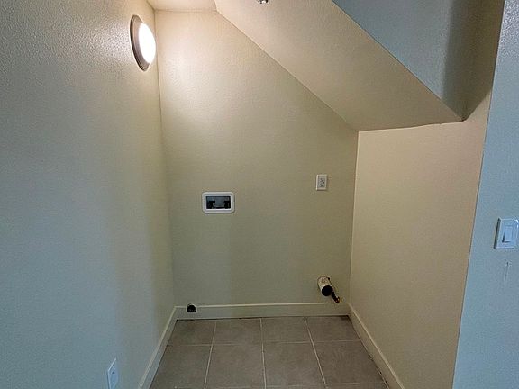 4th image of 811 W 79th St
