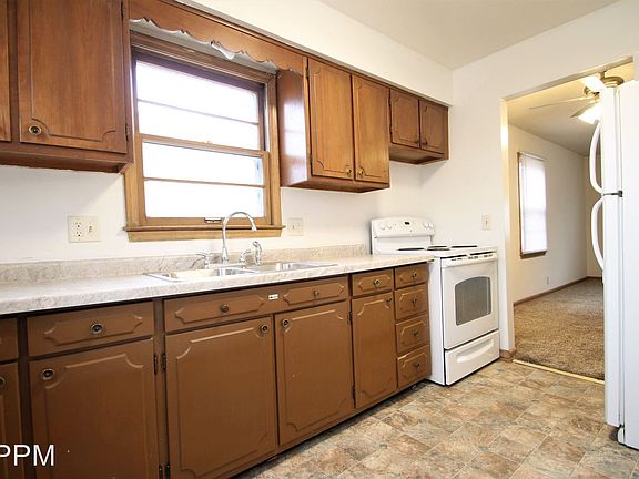 5th image of 3526 S 82nd St APT 1