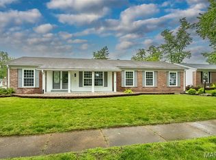 2111 Shoreham Dr, Florissant, MO 63033