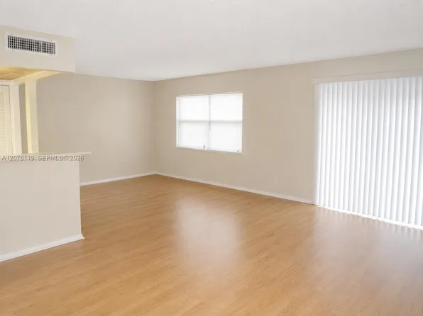 17911 NW 68th Ave APT O202, Hialeah, FL 33015