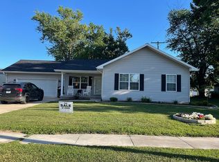 111 E Louis St, Sigel, IL 62462