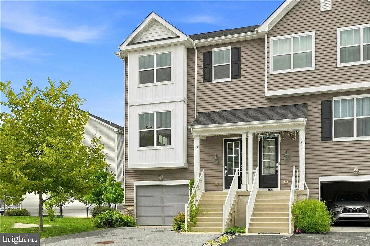 3 bed, 2.5 bath, 2130 sqft, $3,000 — Photo 2