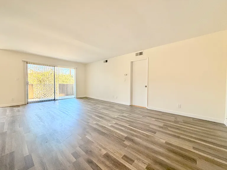 120 W Grand Ave #102 — Photo 1