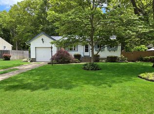 54 Indian Head Dr, Sayville, NY 11782
