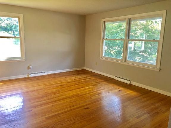 3rd image of 206 Winthrop Dr