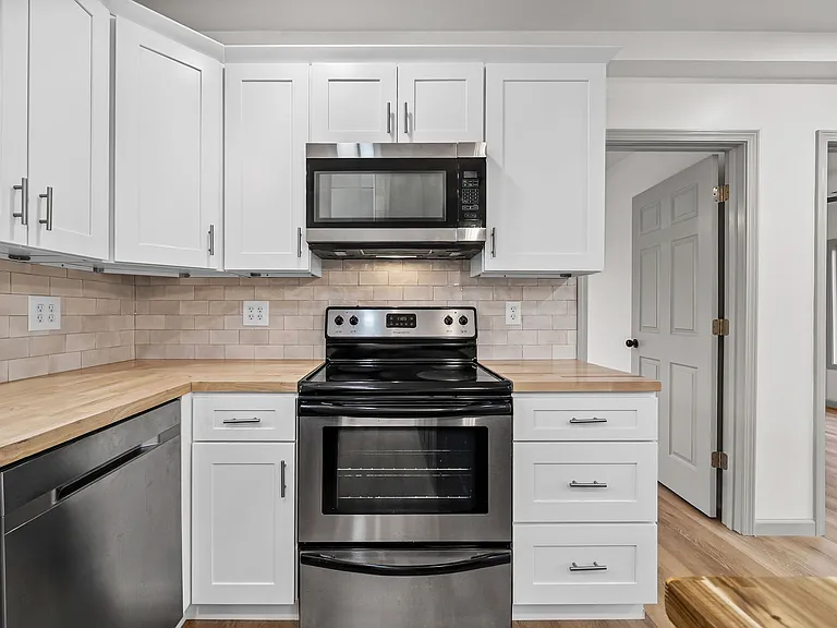 225 Military Rd — Photo 9