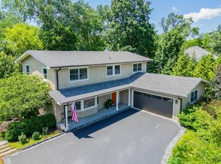 821 Sandstone Dr, Libertyville, IL 60048