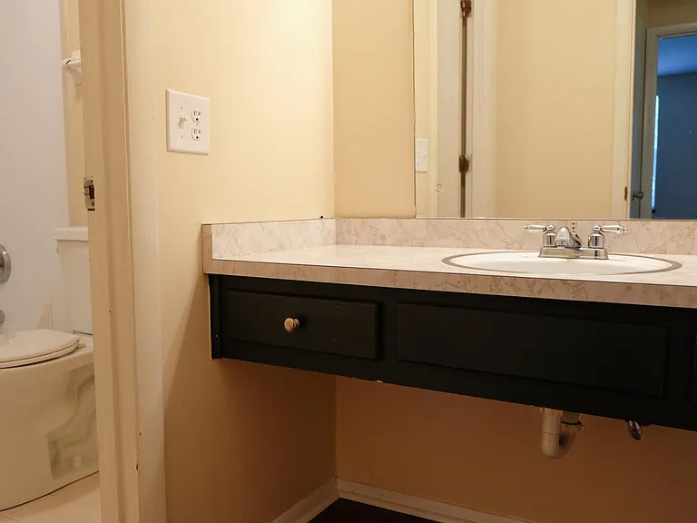 2530 Sharondale Dr #B7 — Photo 6