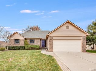 34490 Morningdale Dr, Sterling Heights, MI 48312