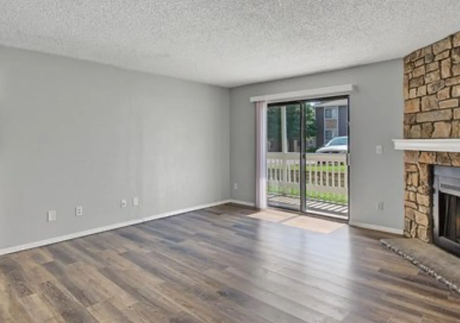 Spacious 3BDR/2BA Apartment near Aurora Town Center In -Unit W/D included! — Photo 3