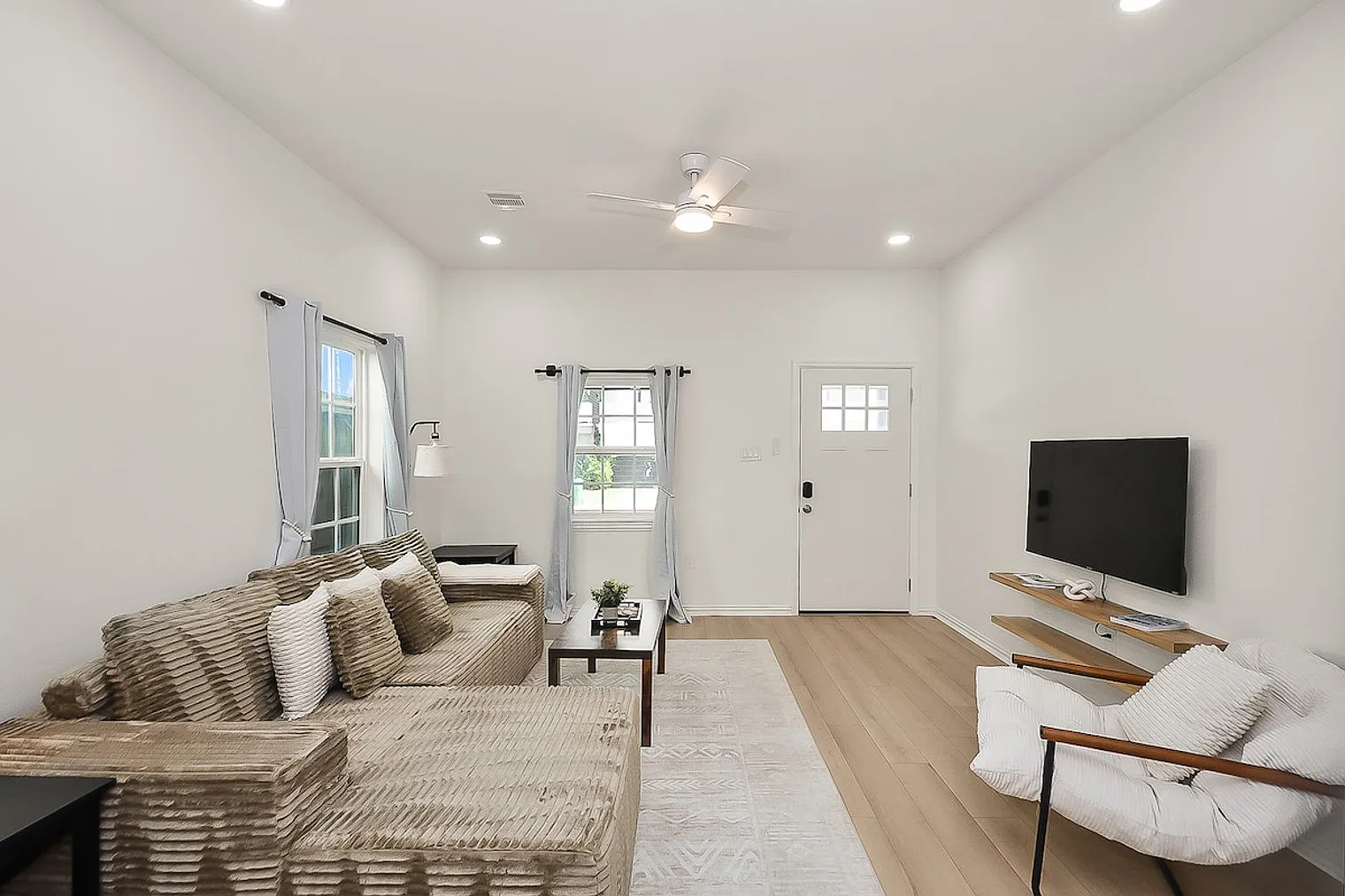 3 bed, 2.0 bath, 1323 sqft, $3,727 — Photo 1