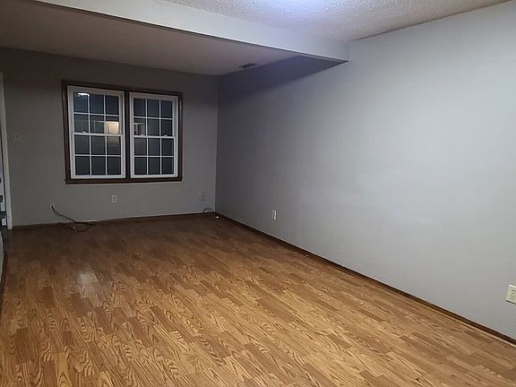 5th image of 213 Woodcrest Cir APT E