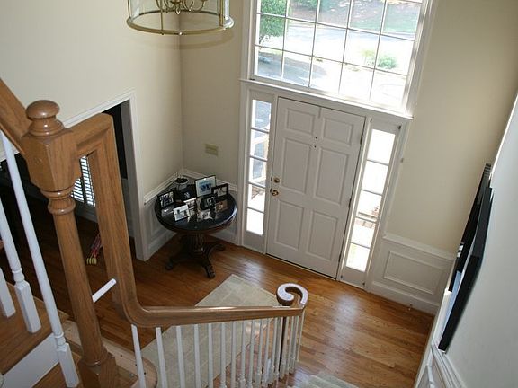 5th image of 125 Knighthood Ct