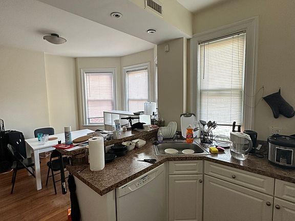 5th image of 53 Ashford St APT 3
