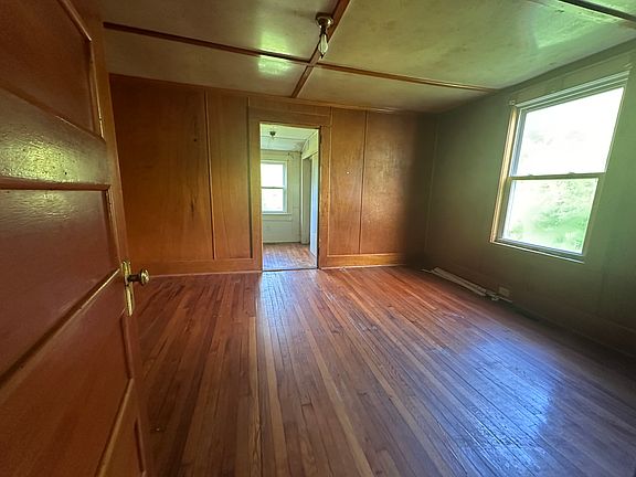 4th image of 307 Smythe Ave