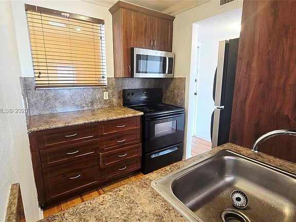 3rd image of 2441 SW 31st Ave APT 207