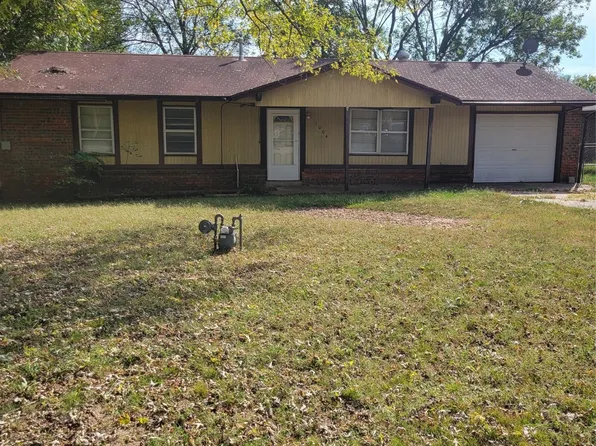 1004 NE 9th St, Wagoner, OK 74467