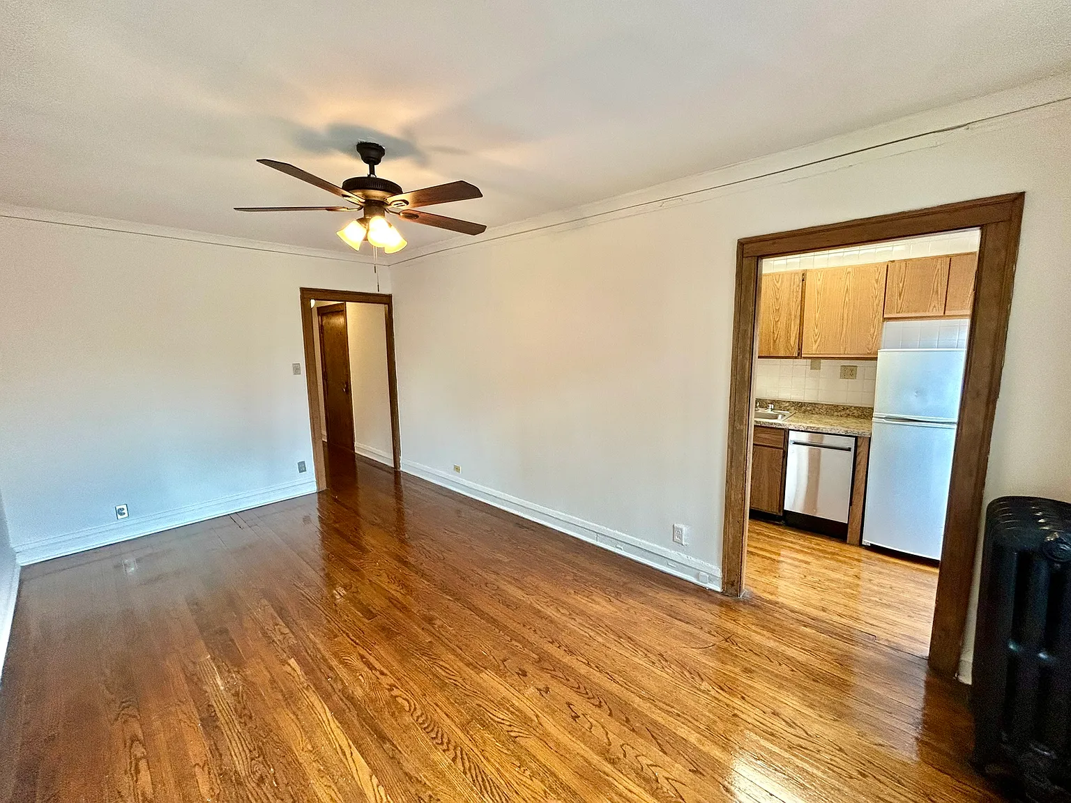 520 W Belden Ave — Photo 4
