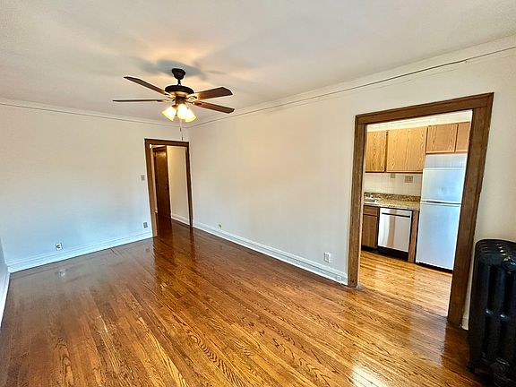 4th image of 520 W Belden Ave APT N2