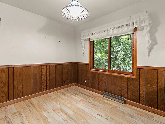 5th image of 110 Woodside Ct