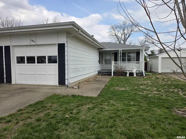 203 S A St, La Harpe, IL 61450