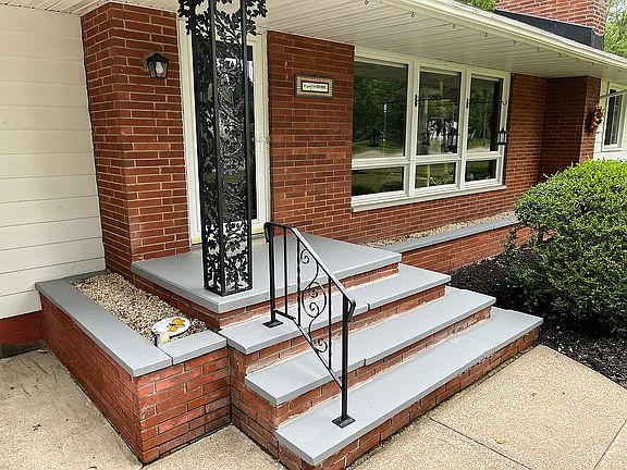 3rd image of 145 W Howe Rd