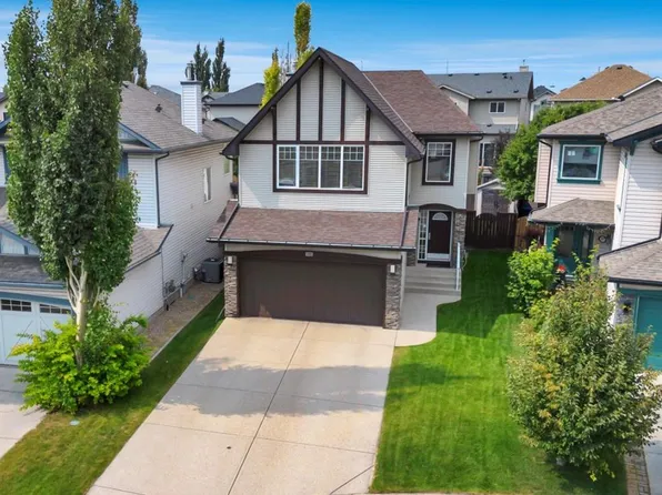 151 E New Brighton Mews SE, Calgary, AB T2Z 4G8