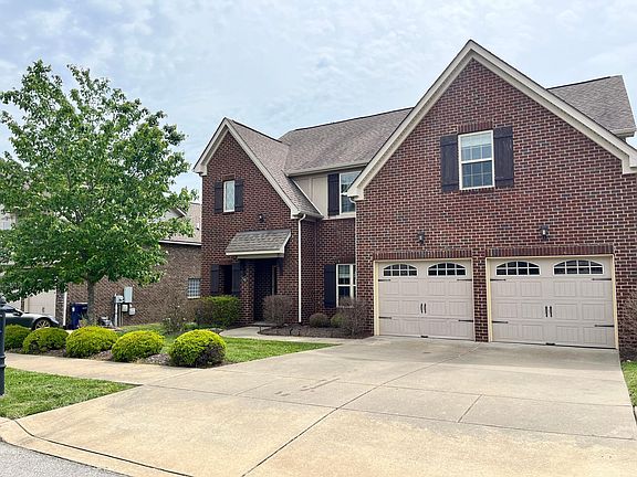 2nd image of 2612 Paddock Park Dr